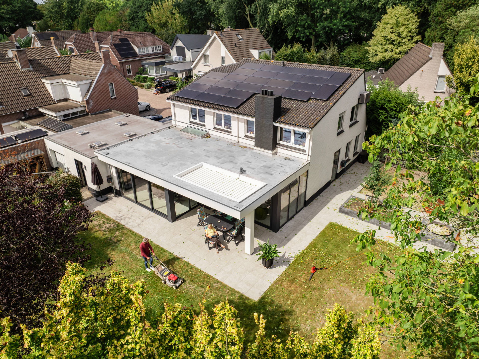 Huizen met zonnepanelen op het dak Huizen met zonnepanelen op het dak